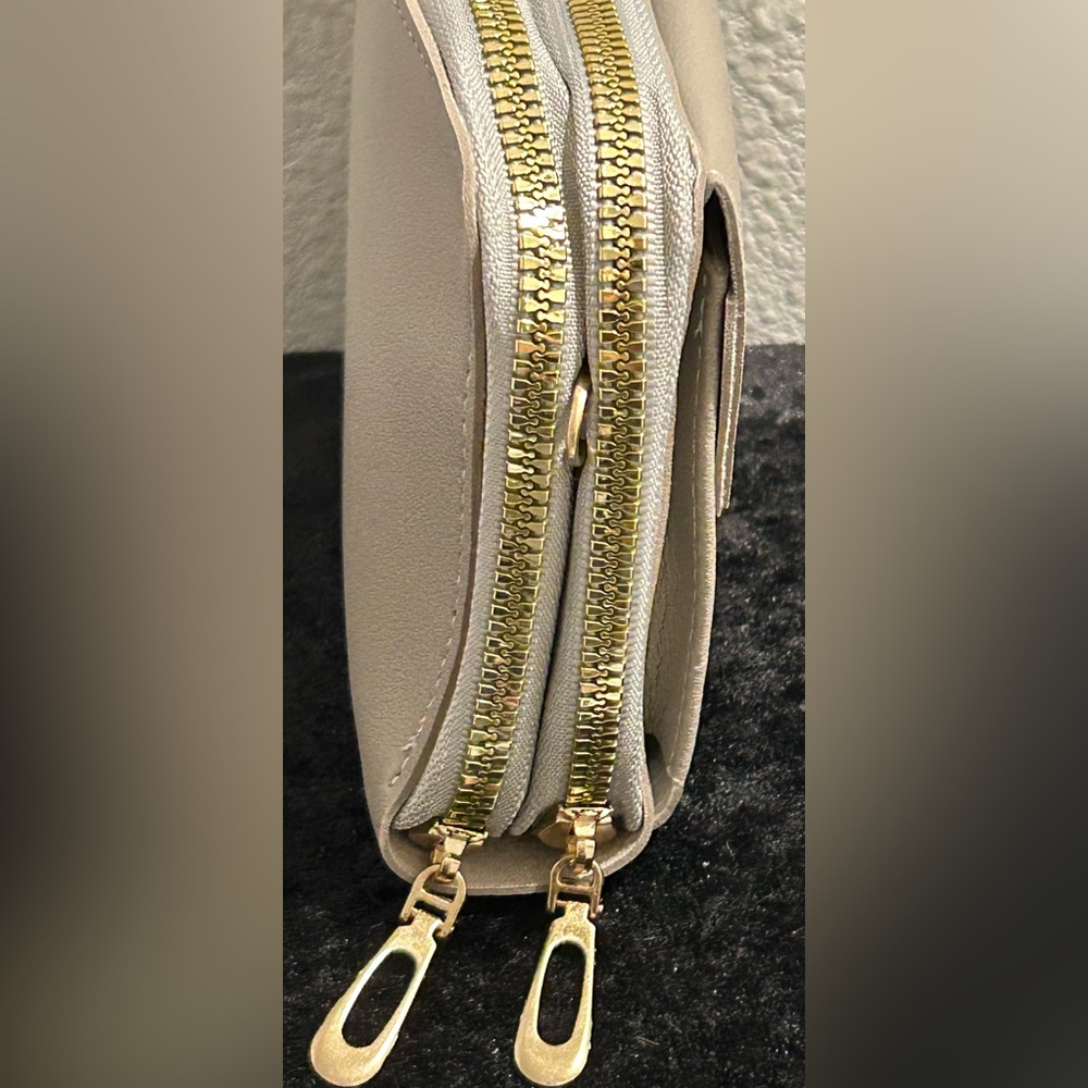 ENDAYCON Beige Crossbody Wallet – Zip Around, Brand New - Picture 3 of 6